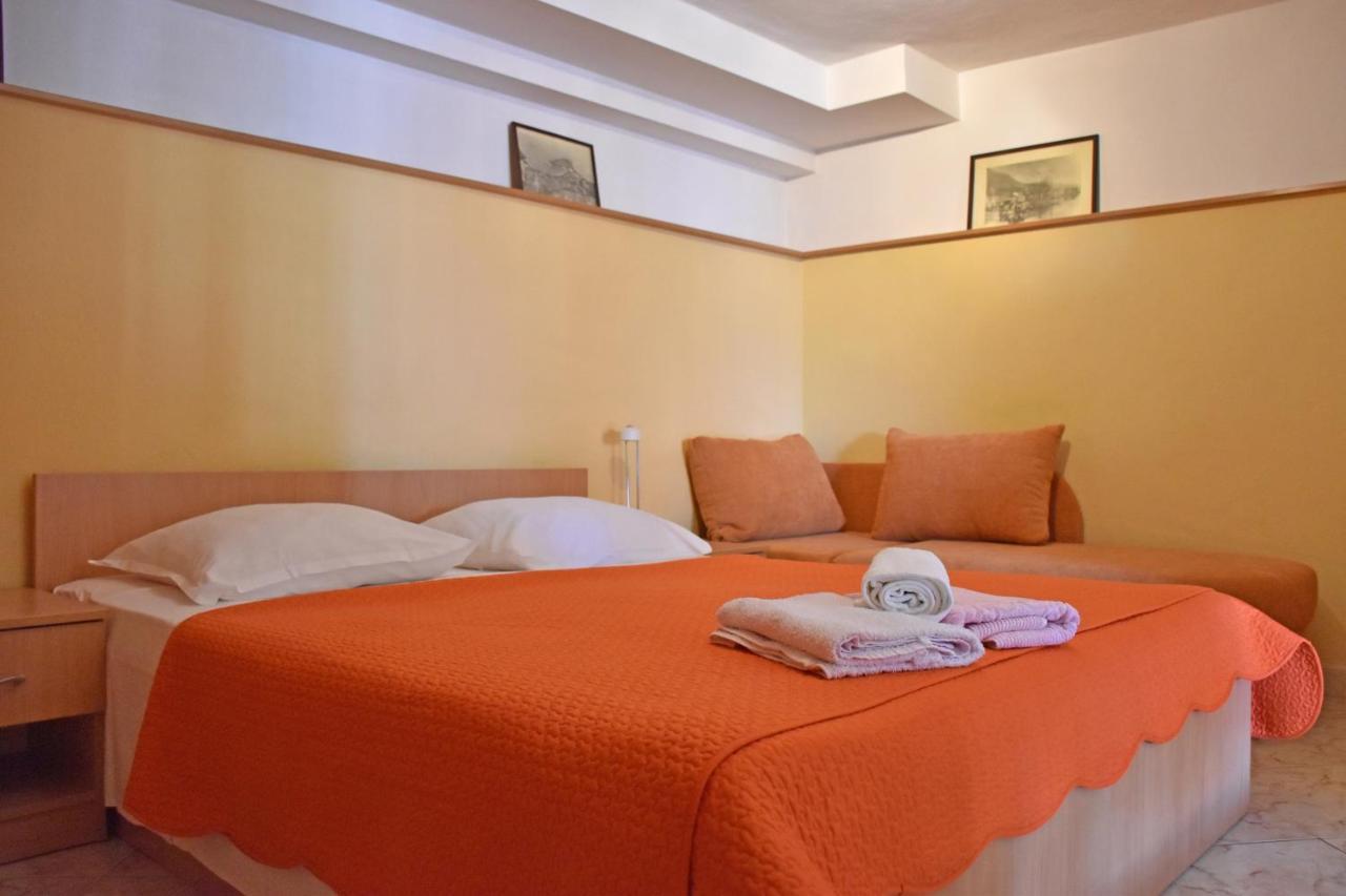 Apartments Stone Tučepi Eksteriør billede